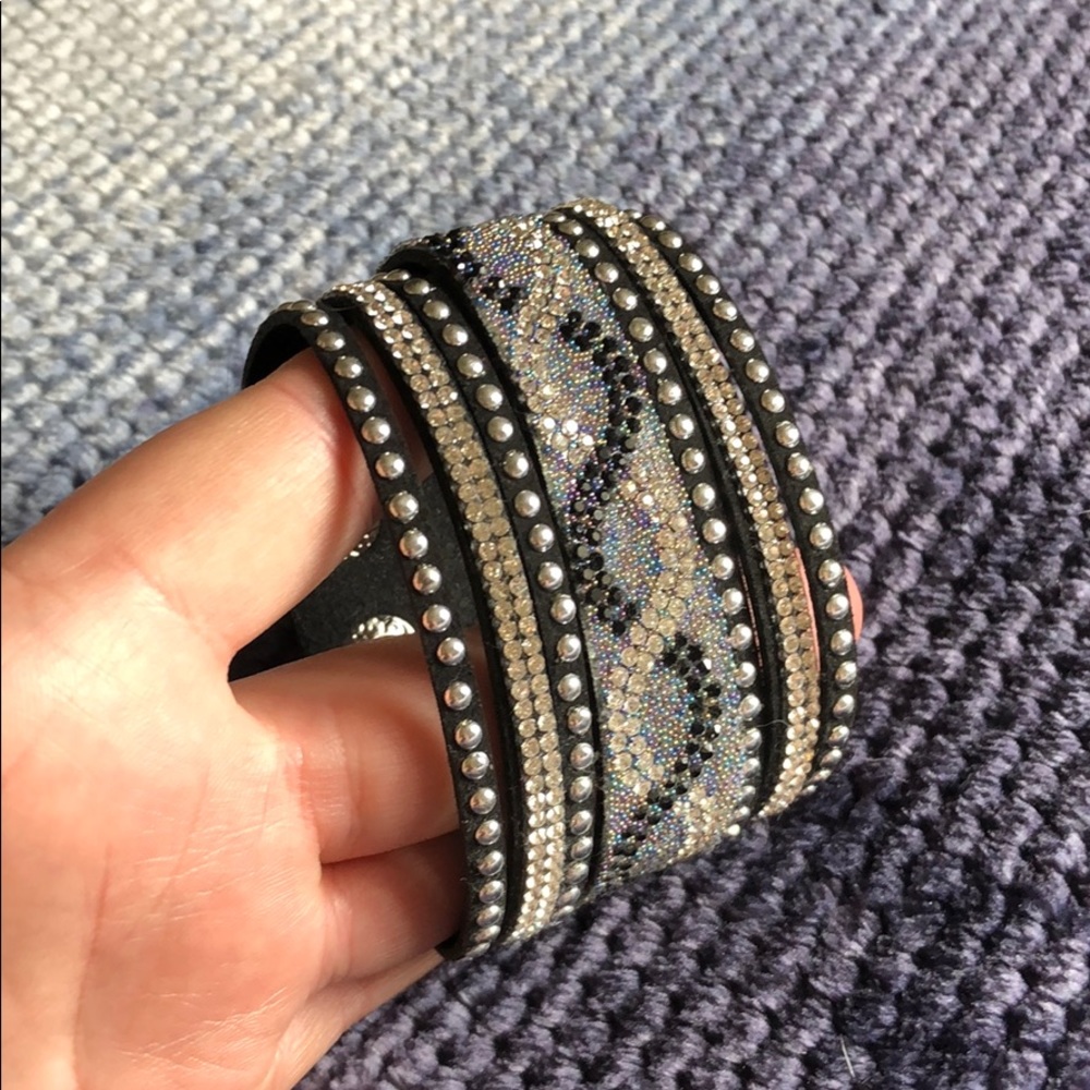 Sparkly wrist clasp bracelet